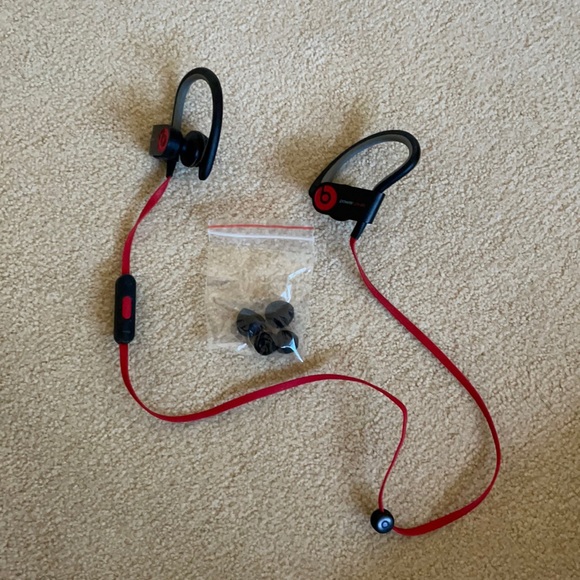 Power beats wireless headphones - Picture 1 of 3